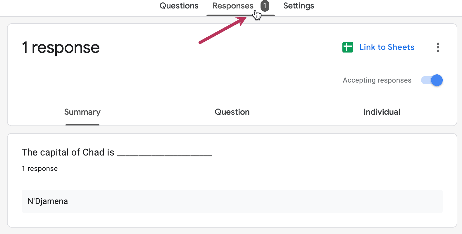 Arrow pointing to the recipients tab on google form