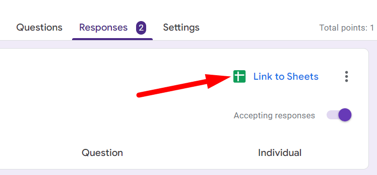 red arrow pointing to the Google sheet icon in the responses tab in a google form