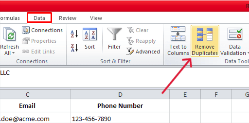 red arrow pointing to “Remove Duplicates” button